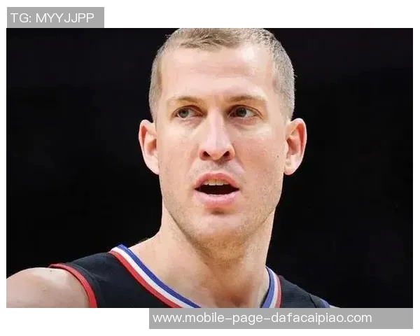 布克赞邓恩今夏训练刻苦展现更强侵略性状态提升显著